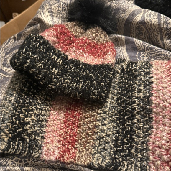 Lane Bryant Accessories - Lane Bryant Black and Pink Knit Hat and scarf